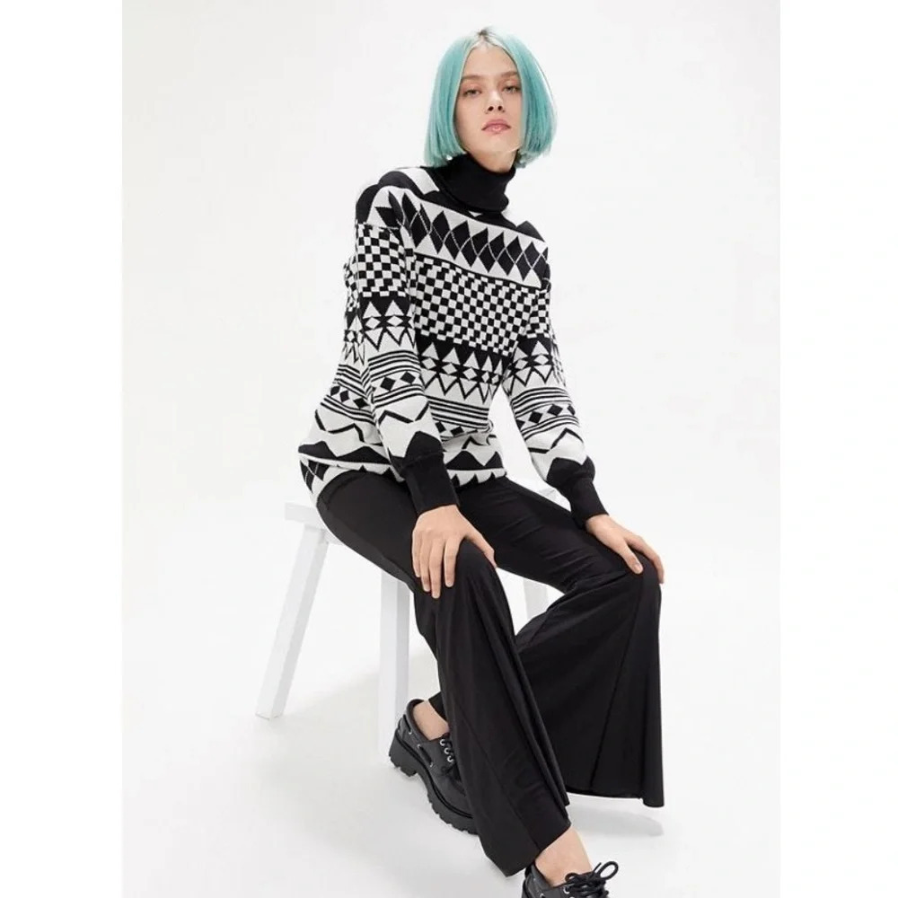 Urban Outfitters Black & Cream Geometric Print Oversized Knit Turtleneck M